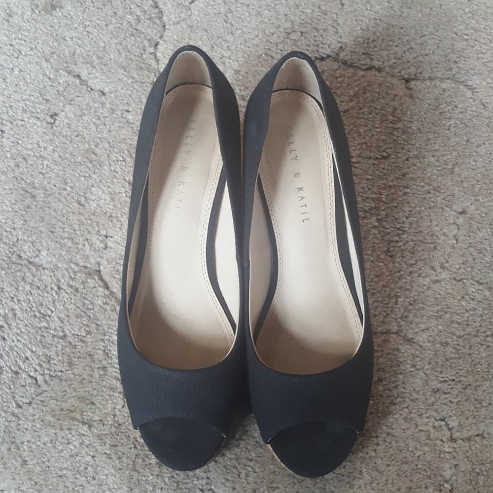 Wedge peep toe pumps